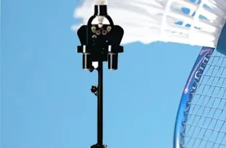 一人用バドミントン練習機。50個のシャトルボールを収納可能。 - Badminton Shuttlecock のレビューと価格